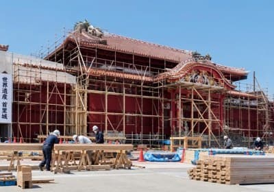 首里城公園、正殿の復元工事を間近で見学できます